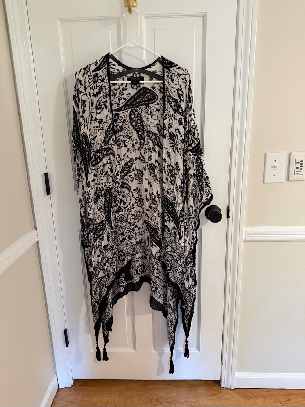 Boot Barn Black and White Paisley Kimono Shawl